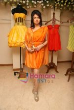 Bhagyashree at the Launch of Nisha Sagar_s Summer wear collection in Juhu on 30th March 2010 (11).JPG